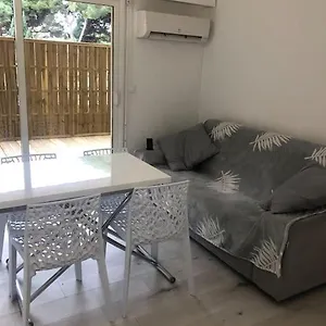 https://studio-25m2-hyeres-plages.fr-provencehotel.com