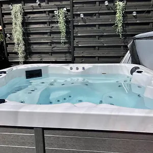 https://villa-avec-spa-jacuzzi-sur-2-niveaux-indpendants.fr-provencehotel.com
